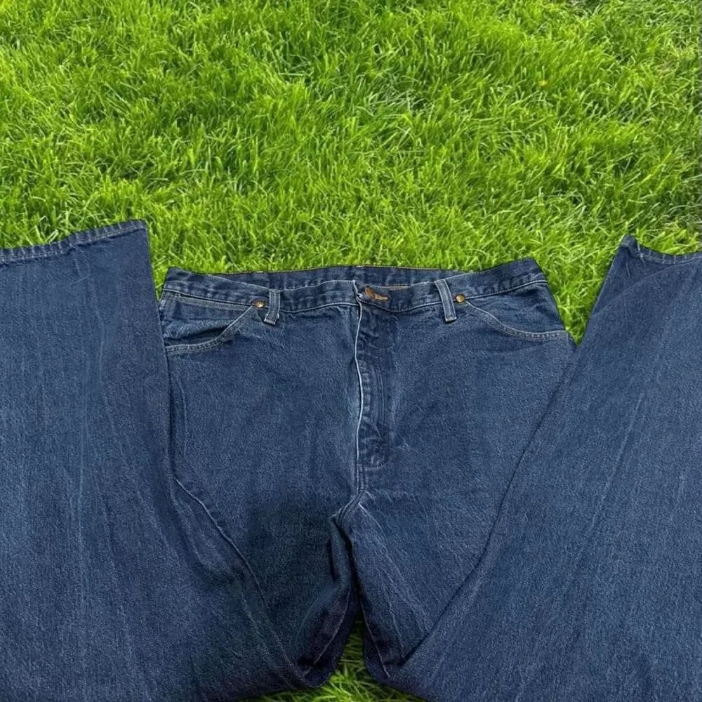 Wrangler Men's Blue and Navy Jeans